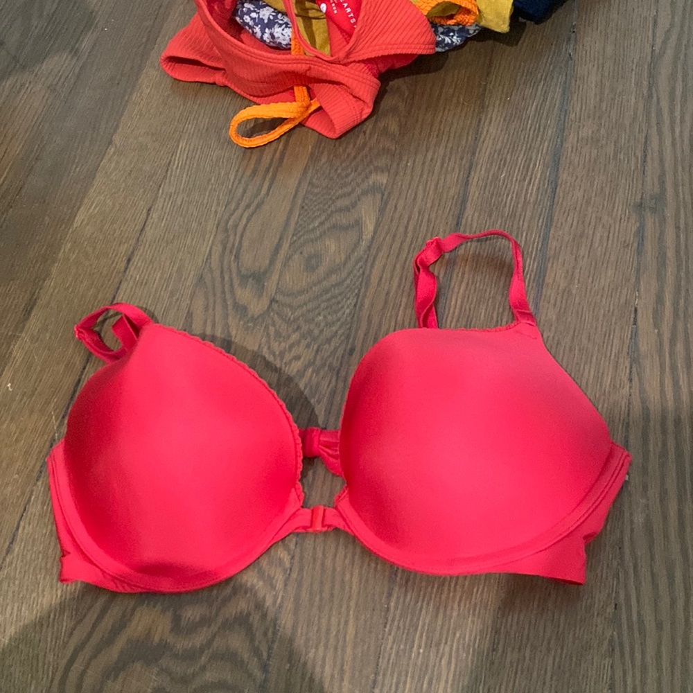 Victoria’s Secret push up bra. 34D